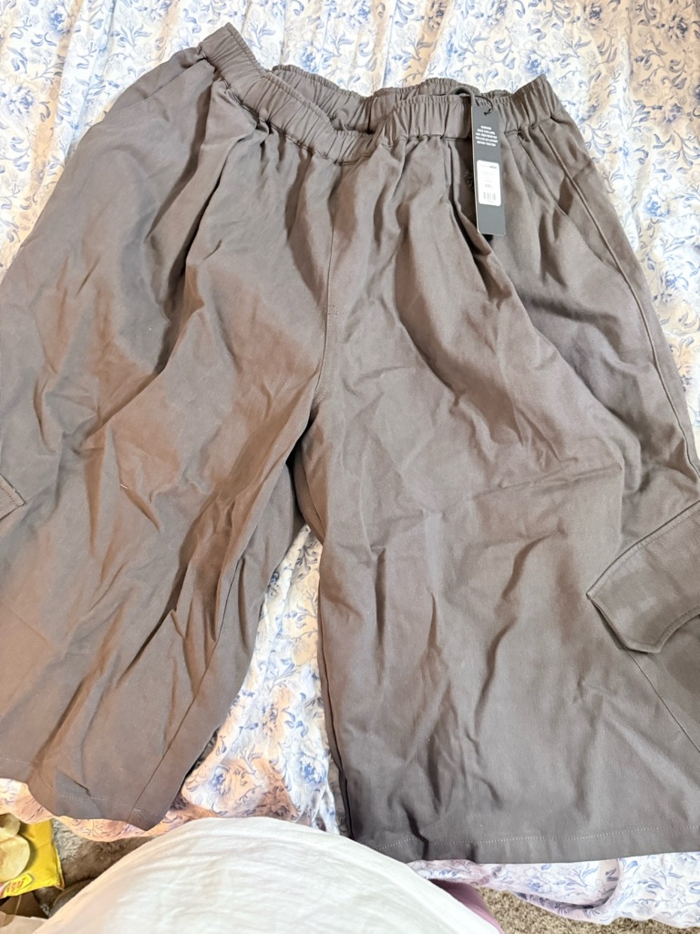 NWT Fashion Nova Women's Cargo Shorts in Army Grey - Picture 8 of 8